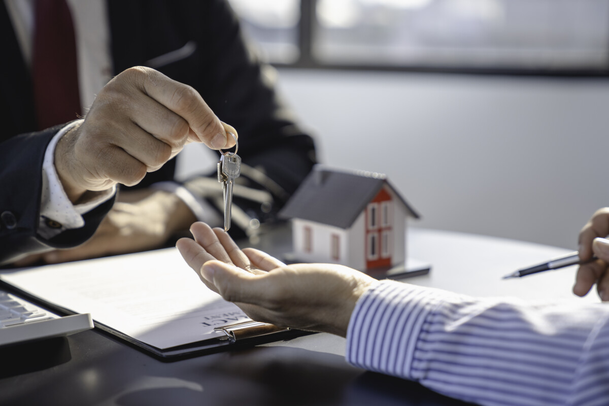 How to Generate and Convert Real Estate Agent Leads in 2026